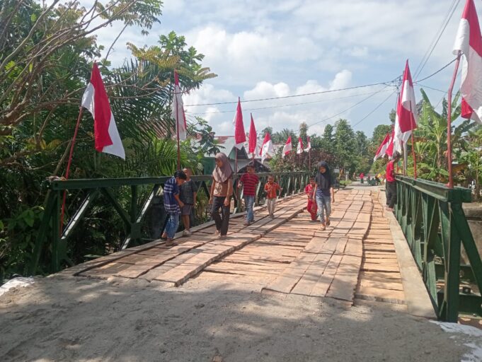 TNI Percepat Pemulihan Pascabencana, Jembatan Bailey Matang Bangka Rampung 100%