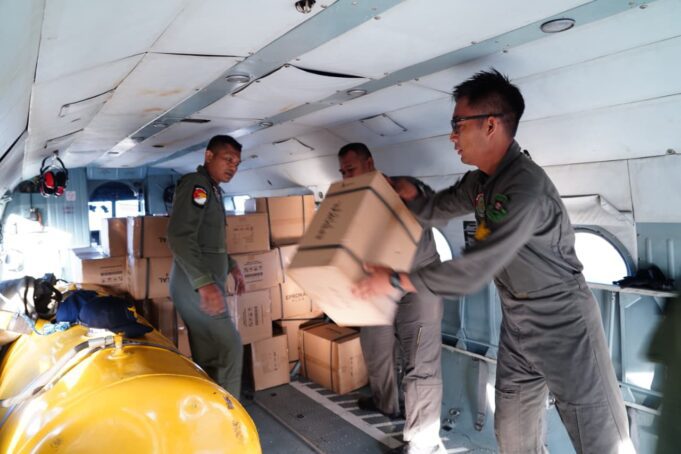 Misi Kemanusiaan Tanggap Bencana, Helikopter MI-17 TNI Bawa Bantuan ke Kota Langsa