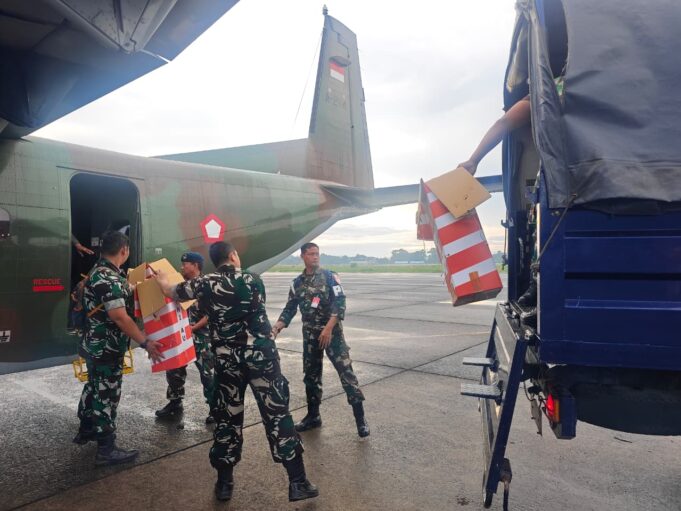Dengan Metode Airdrop, TNI Kembali Suplai Logistik ke Wilayah Terisolasi Aceh Tamiang