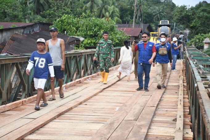 Yonzipur I/DD Rampungkan Pemasangan Jembatan Bailey di Anggoli