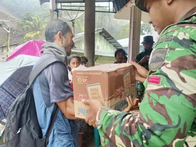 Sinergi Satgas Gulbencal TNI, Logistik Aman Tiba di Parombunan