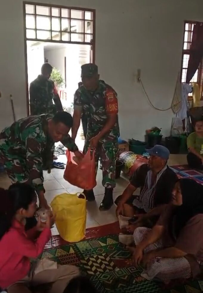 TNI Operasikan Dapur Lapangan di Langkat untuk Bantu Warga Terdampak Banjir