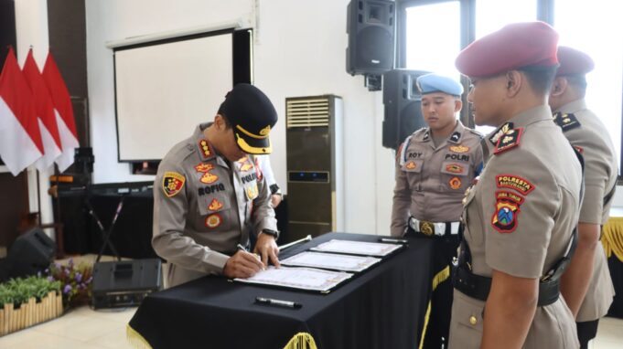Sejumlah Jabatan Strategis di Polresta Banyuwangi Berganti, Kapolresta Tekankan Profesionalisme dan Pelayanan Publik
