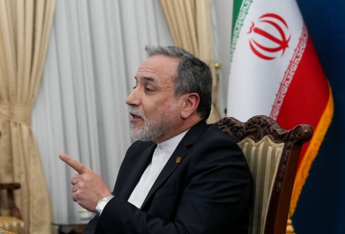 Araghchi kepada Trump: Jangan Mengulangi Kesalahan Yang Sama