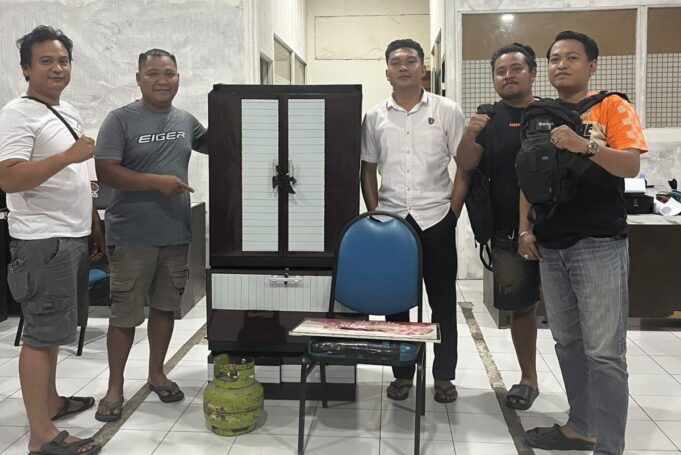 Wanita Paruh Baya Curi Perhiasan Nilai Puluhan Juta dan Uang