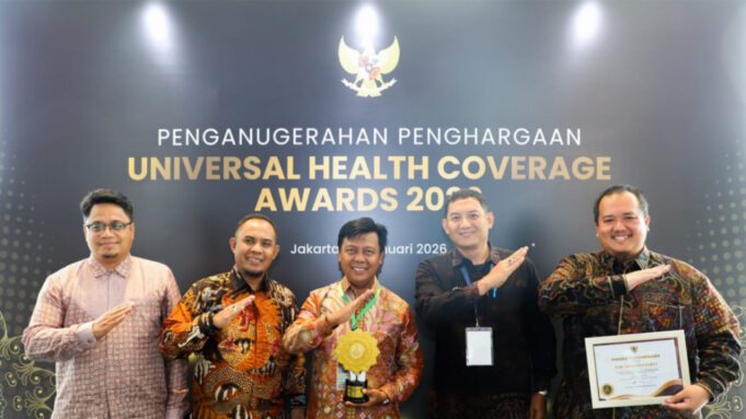 Bupati Sumbawa Barat Terima Penghargaan Tertinggi UHC Award Tahun 2026 Dengan Kategori Utama