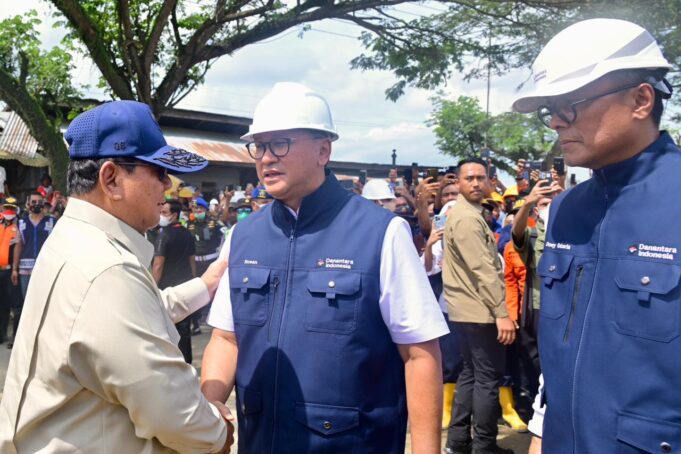 Wakil Panglima TNI Dampingi Presiden RI Tinjau Pembangunan Rumah Hunian Danantara di Aceh Tamiang