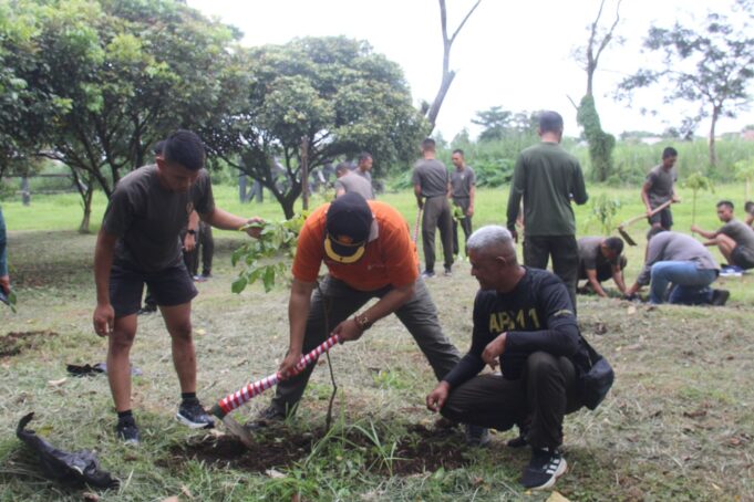Bumi Ajusta Menghijau, Danmenarmed 2 Kostrad Pimpin Gerakan Tanam Pohon