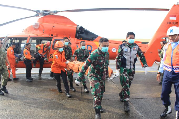 Satu Jenazah Korban Jatuhnya Pesawat ATR 42-500 Berhasil Dievakuasi ke Lanud Sultan Hasanuddin