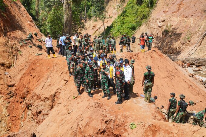 Kasum TNI Tinjau Pembangunan Huntara-Huntap di Tapanuli Selatan