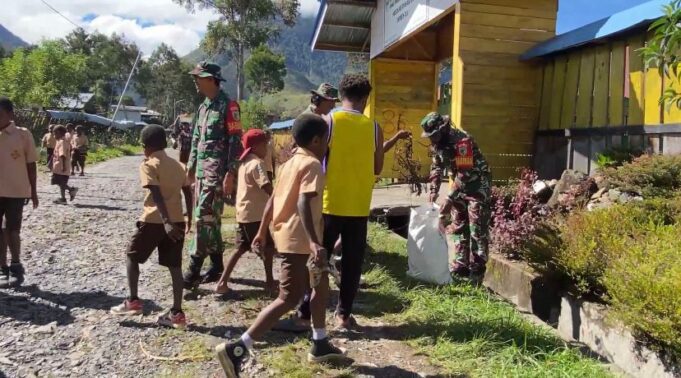 Kodim 1714/PJ Laksanakan Kegiatan “Sekolahku Bersih, Sekolahku Indah, Sekolahku Sehat” Secara Serentak di Se-Kabupaten Puncak Jaya