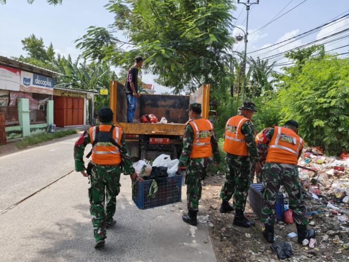 Nyatakan Perang Terhadap Sampah, TNI Bergerak Serentak Bersihkan Lingkungan