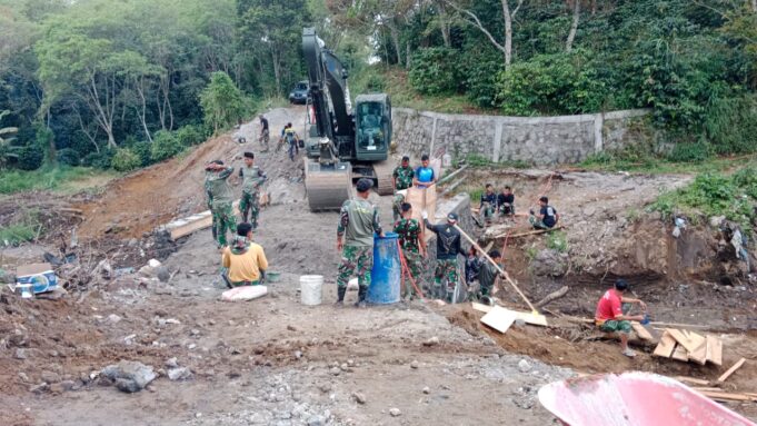 TNI AD Percepat Pemulihan Pascabencana, Infrastruktur Vital di Permata Capai 60 Persen