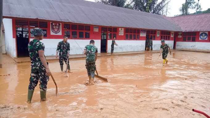TNI Bergerak Cepat Pulihkan Akses dan Infrastruktur Pasca Banjir Bandang Susulan di Sumut
