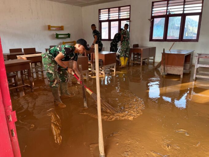TNI AD Pulihkan Sekolah Terdampak Bencana di Tapanuli Tengah, Siswa Kembali Belajar dengan Aman