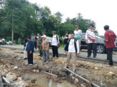 Bupati Tinjau Lokasi Banjir Bandang dan Salurkan Bantuan