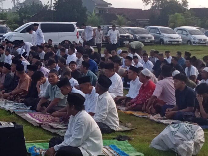 Warga Muhammadiyah Lakukan Sholat Idul Fitri 1447 H di Lapangan Semboro