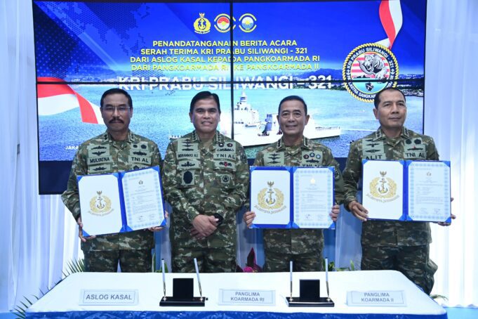 Panglima TNI Tinjau Kecanggihan KRI Prabu Siliwangi-321 Yang Tiba dari Italia