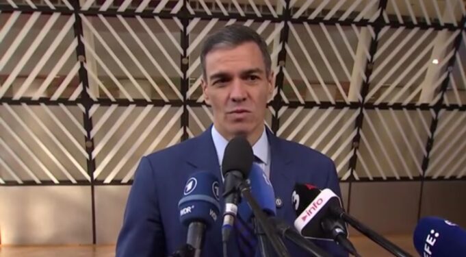 Kutuk Perang Iran, Sánchez: Ilegal
