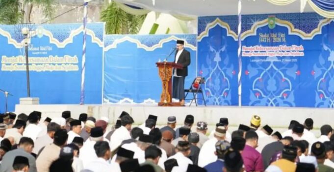 Bupati dan Wabup Shalat led Bersama Ribuan Warga