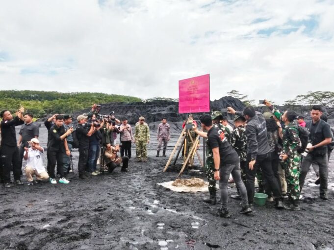 Panglima TNI Dampingi Menhan RI Tinjau Penertiban Lahan Tambang di Kalteng