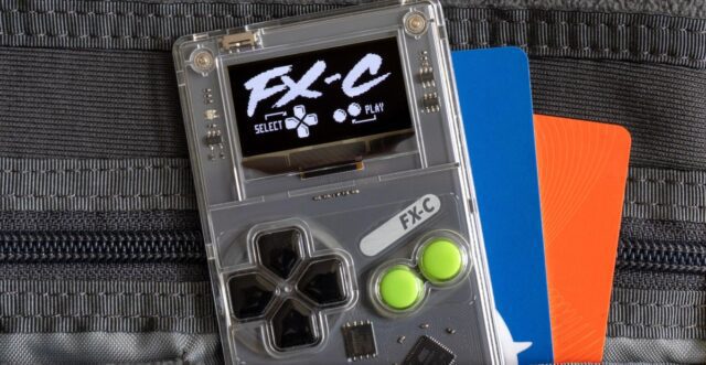 Arduboy FX-C: Genggam 300 Game dalam Ukuran Kartu Kredit