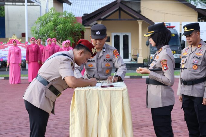 Pimpin Sertijab, Kapolres Sumbawa Tekankan Penyegaran Organisasi dan Inovasi Baru