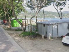 Pantai Pasir Putih Perlu Penataan, Bangunan Liar dan Kios UMKM Dinilai Semrawut