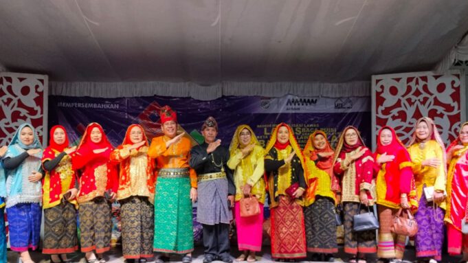 Generasi Muda Jereweh Hidupkan Budaya Samawa Lewat Pentas Seni Adat