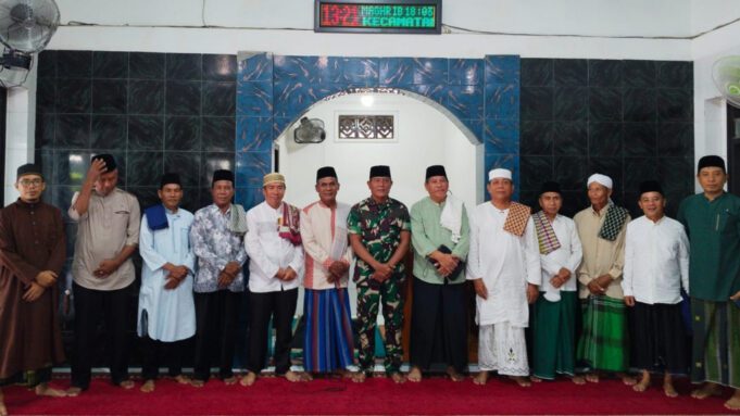 Safari Jumat di Desa Beru, Camat Jereweh Tegaskan Tolak Tambang Ilegal di Hulu Sungai