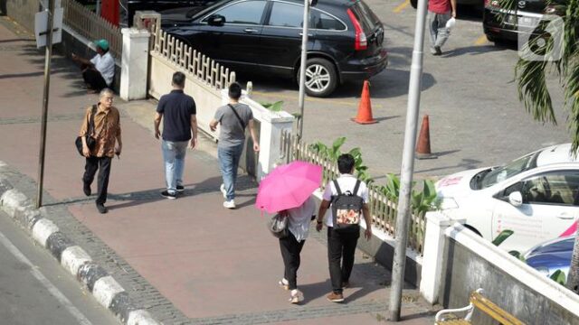 Jakarta-Siang-Hujan-Ringan-Pagi-Cerah-Berawan