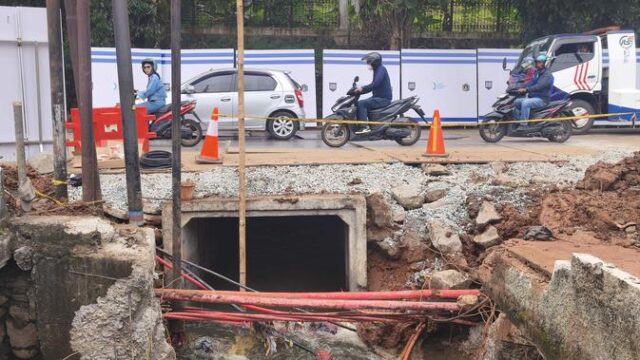 Jalan-Lenteng-Agung-Ambles-Perbaikan-Capai-70-Persen