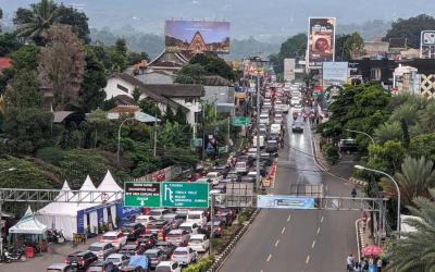 Libur-Idul-Adha-Arus-Balik-Padat-Polisi-Terapkan-One-Way-di-Puncak