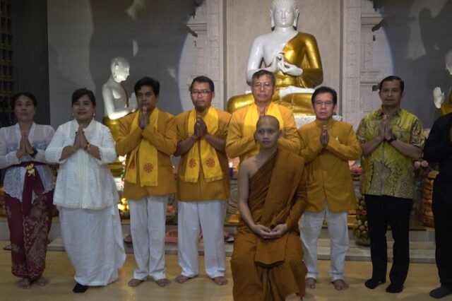 Umat-Buddha-Papua-Serukan-Damai-di-Hari-Waisak