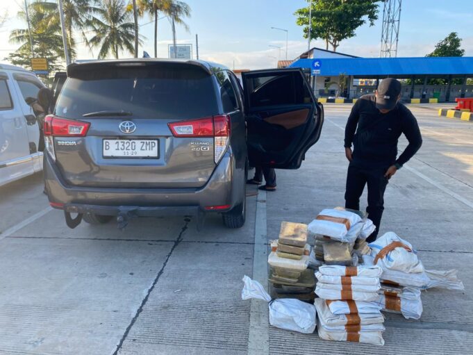 Gagalkan Penyelundupan 1,2 Ton Timah Ilegal, Satlap Tri Cakti bersama Tim Intelrem 045/Gaya Amankan 3 Terduga Pelaku di Pelabuhan Tanjung Kalian