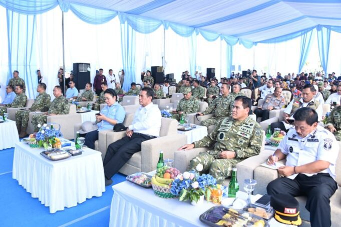 Panglima TNI Bersama Menteri Pertanian Melaksanakan Panen Raya Kedelai Ketahanan Pangan TNI AL di Nganjuk