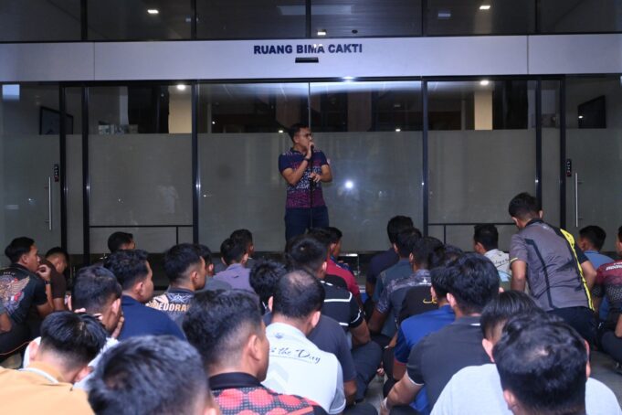 Cegah Penyalahgunaan Narkoba dan LGBT, Lanud Sultan Hasanuddin Gelar Apel Malam dan Tes Urine Prajurit Bujangan