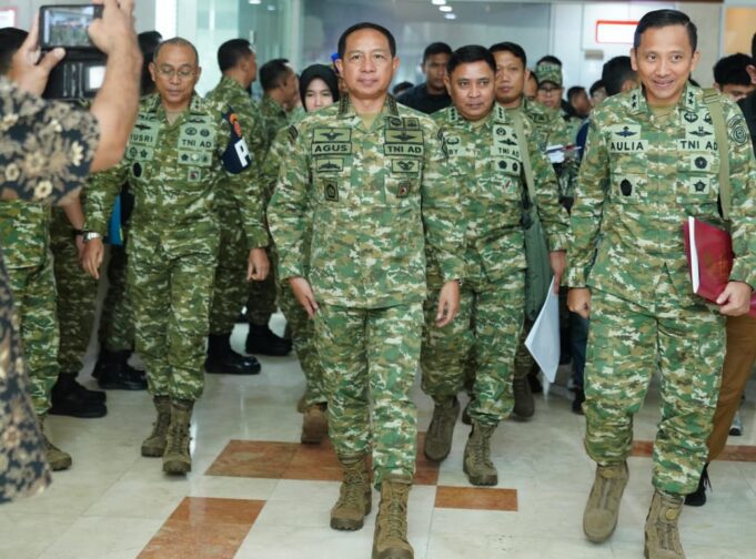 Panglima TNI Hadiri Raker Bersama Komisi I DPR RI Bahas Dinamika Geopolitik dan Misi Perdamaian Dunia