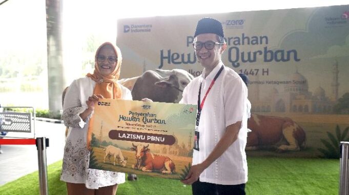 **TelkomGroup Salurkan 910 Hewan Kurban untuk Masyarakat**