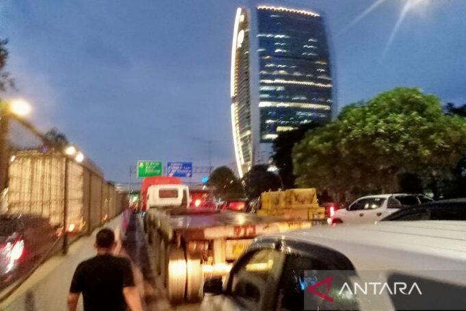 Macet Parah Lumpuhkan Akses ke Pelabuhan Tanjung Priok