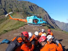 Pendaki Cedera di Gunung Rinjani Dievakuasi dengan Helikopter