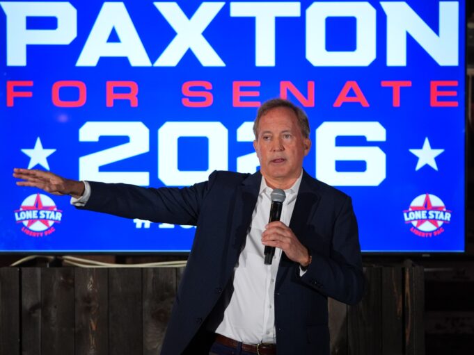 Trump Dukung Paxton Kalahkan Cornyn di Texas