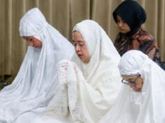 **Puan Maharani Salat Idul Adha di DPR, Sumbang Sapi 1 Ton untuk Warga**