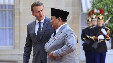 Prabowo Bertemu Macron di Istana Elysée, Bahas Kerja Sama Strategis