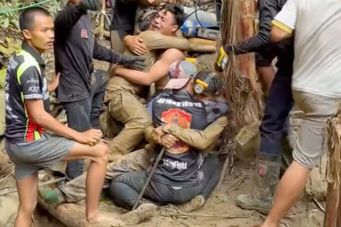 Empat Selamat dari Gua Banjir di Laos