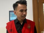 Adam Deni Pamer Senjata Mainan untuk Takut-takuti