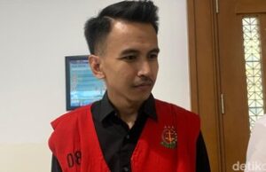 Adam Deni Pamer Senjata Mainan untuk Takut-takuti