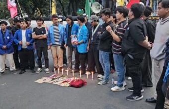Aksi Mahasiswa di Monas Berakhir Khusyuk