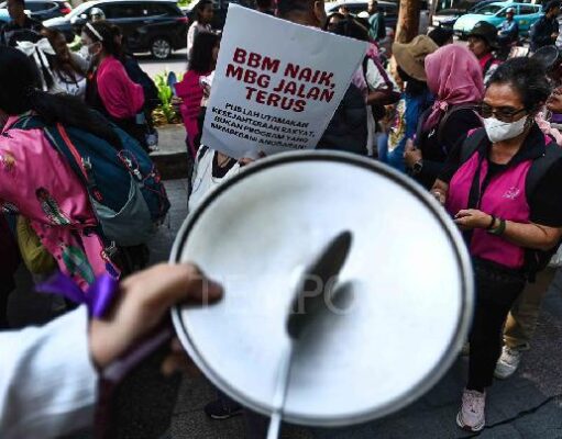 Aliansi Perempuan Bawa Alat Dapur di Aksi, Ini Alasannya