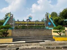 Ayah Sujud Minta Maaf Usai Anak Kepergok Berciuman di Kampus